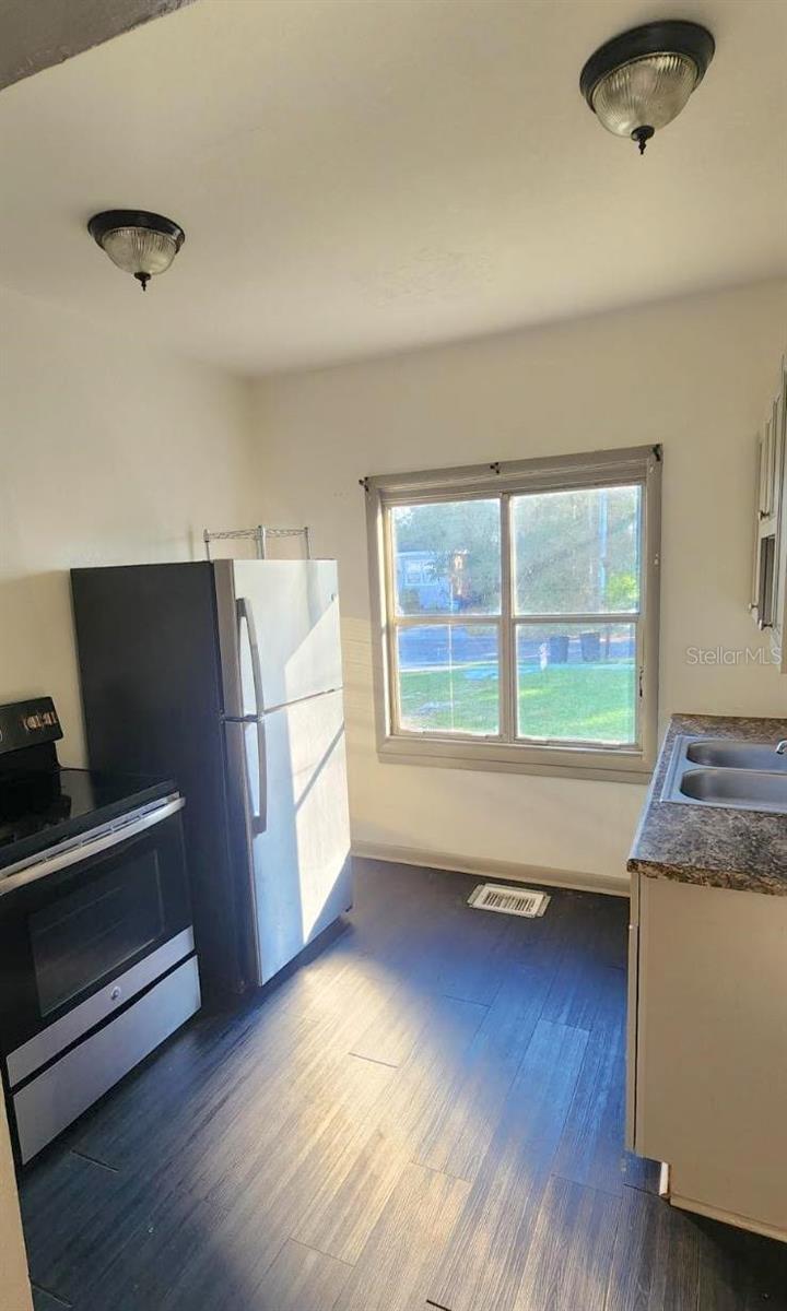 GROVE TERRACE - Residential Lease