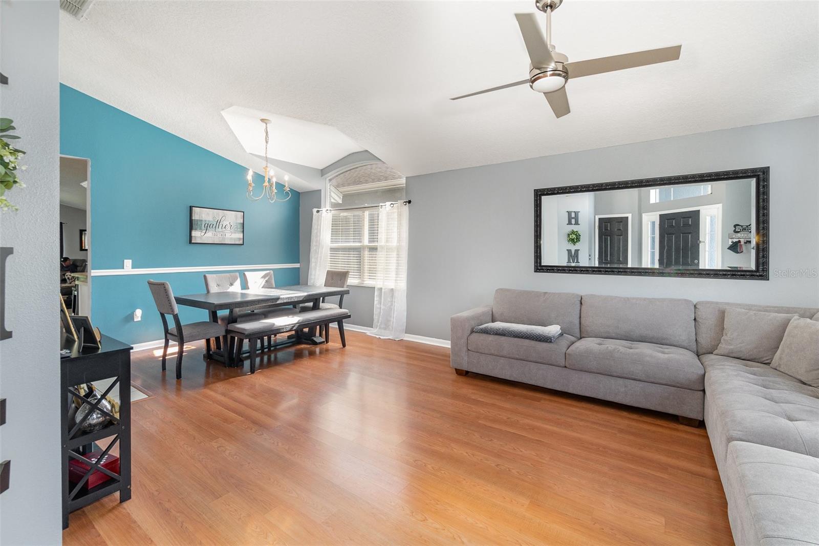 637 BLENHEIM LOOP