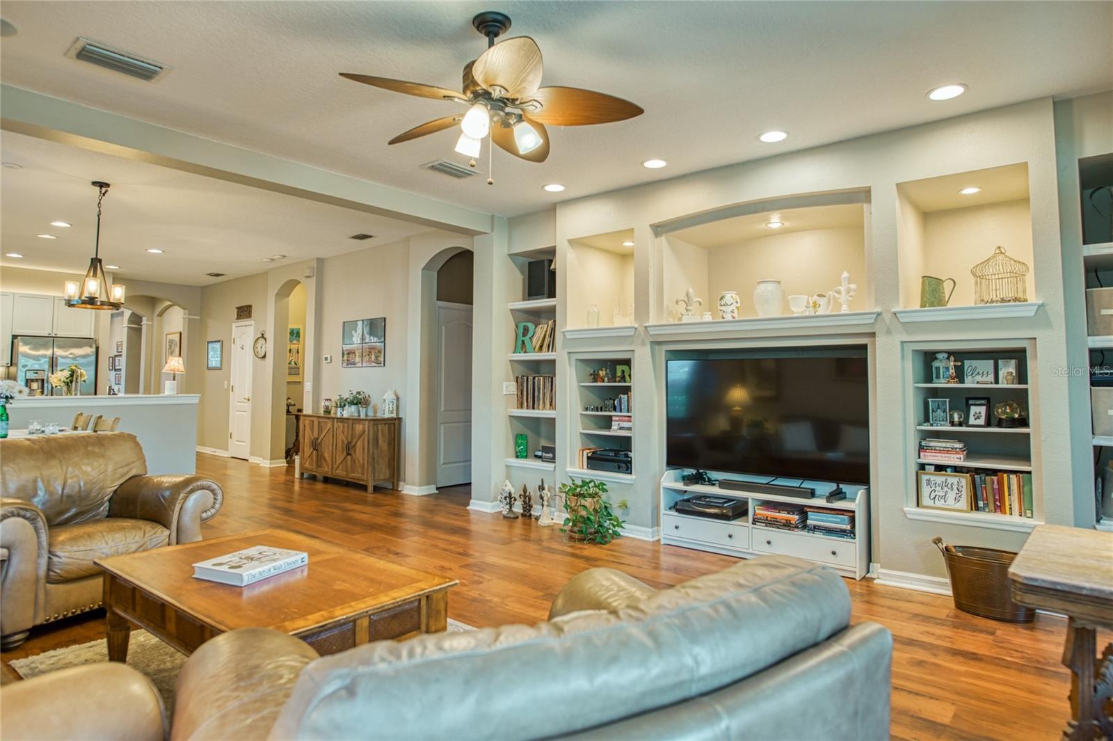 LAKES WINDERMERE - Residential