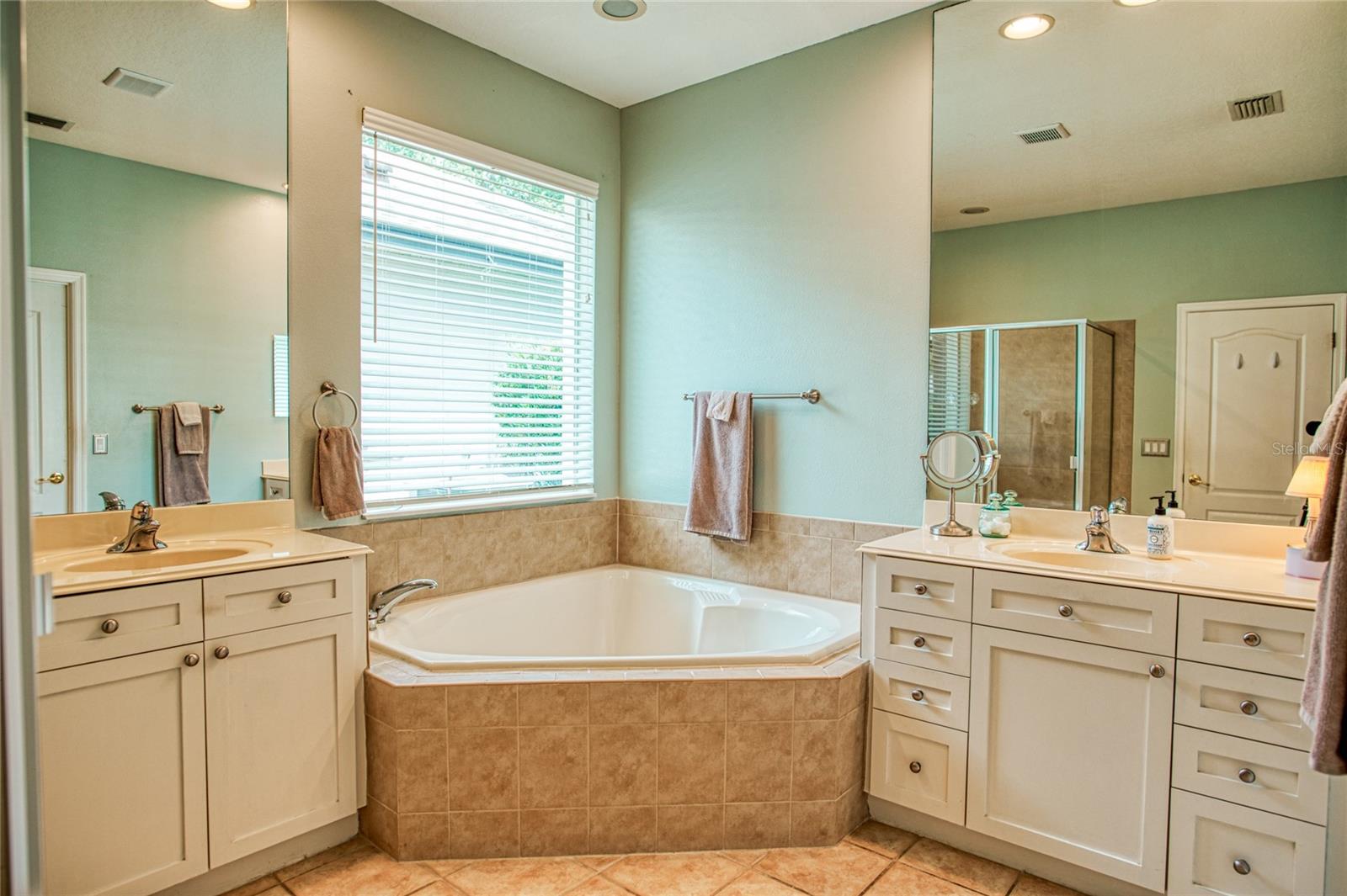 LAKES WINDERMERE - Residential