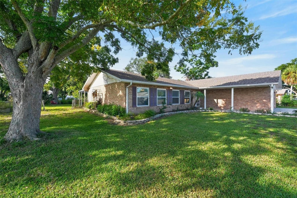 Photo of 5234 Fredrick Road, Fruitland Park, FL 34731 (MLS # G5118004)