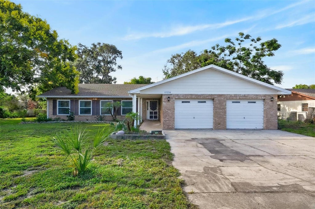 Photo of 5234 Fredrick Road, Fruitland Park, FL 34731 (MLS # G5118004)