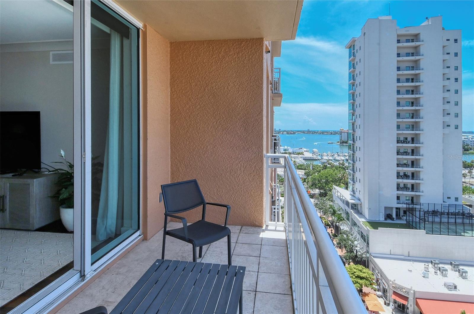 1350 MAIN - Residential Lease