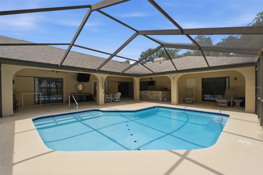 Photo of 10307 Waters Edge Court, Weeki Wachee, FL 34613 (MLS # W7888040)