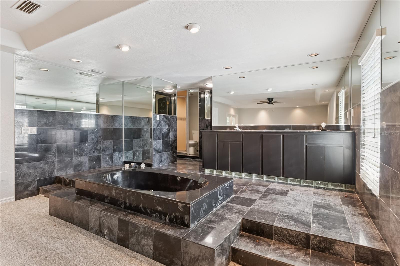 OVERLOOK ESTATES - Residential