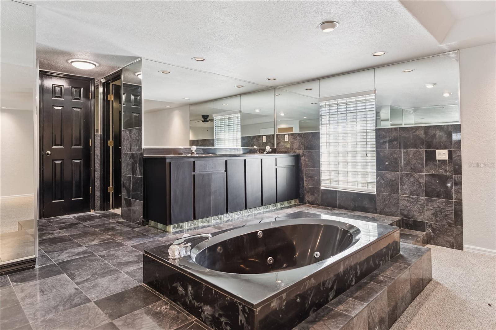 OVERLOOK ESTATES - Residential