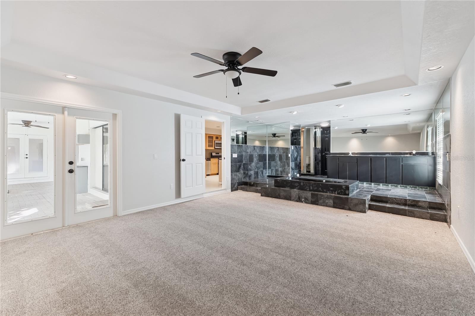 OVERLOOK ESTATES - Residential