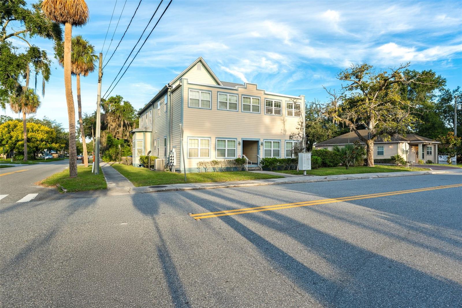 TWENTY-TWO CLYDE - Residential Income