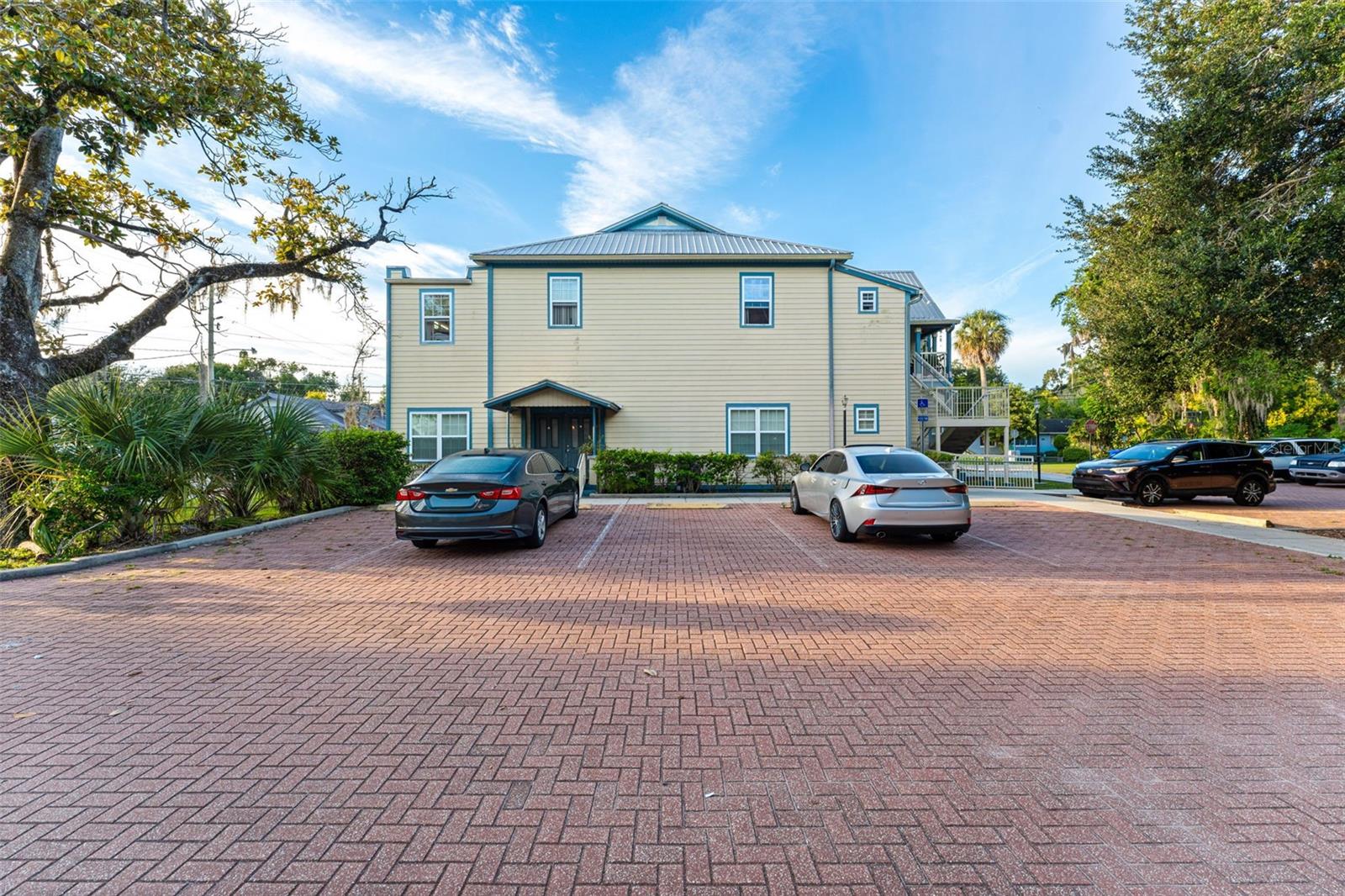 TWENTY-TWO CLYDE - Residential Income