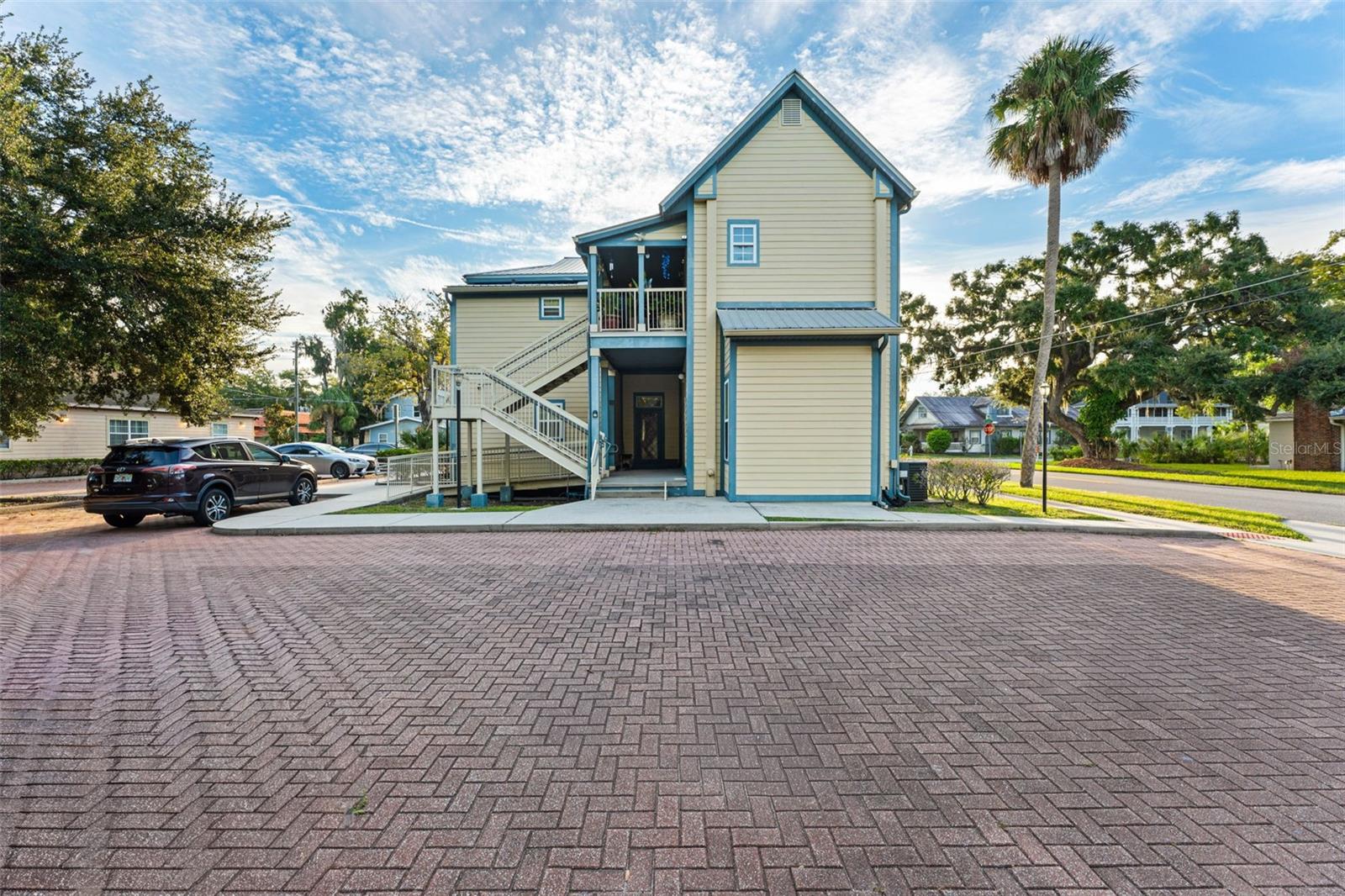 TWENTY-TWO CLYDE - Residential Income