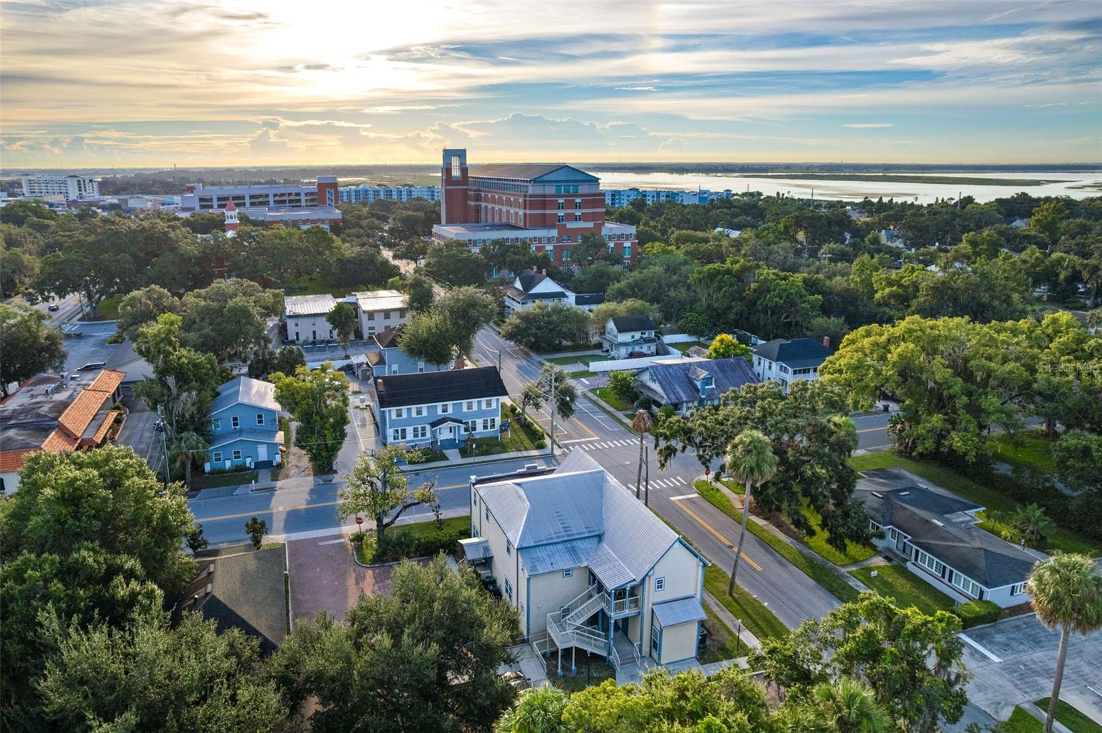 TWENTY-TWO CLYDE - Residential Income