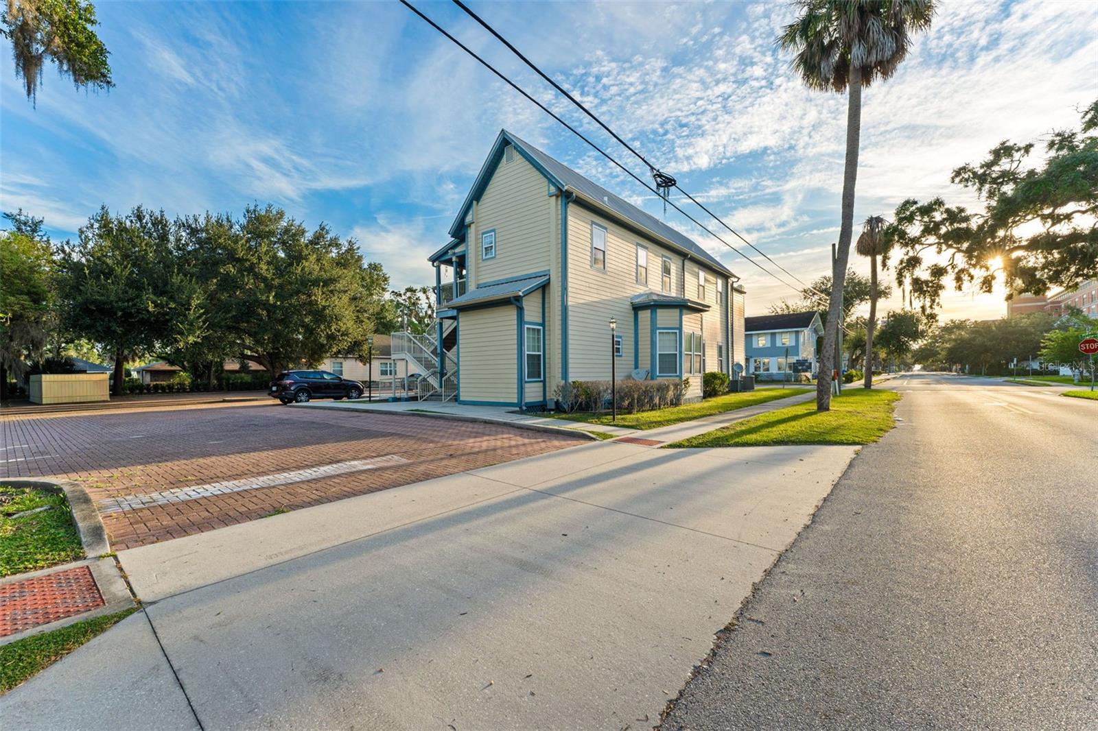 TWENTY-TWO CLYDE - Residential Income