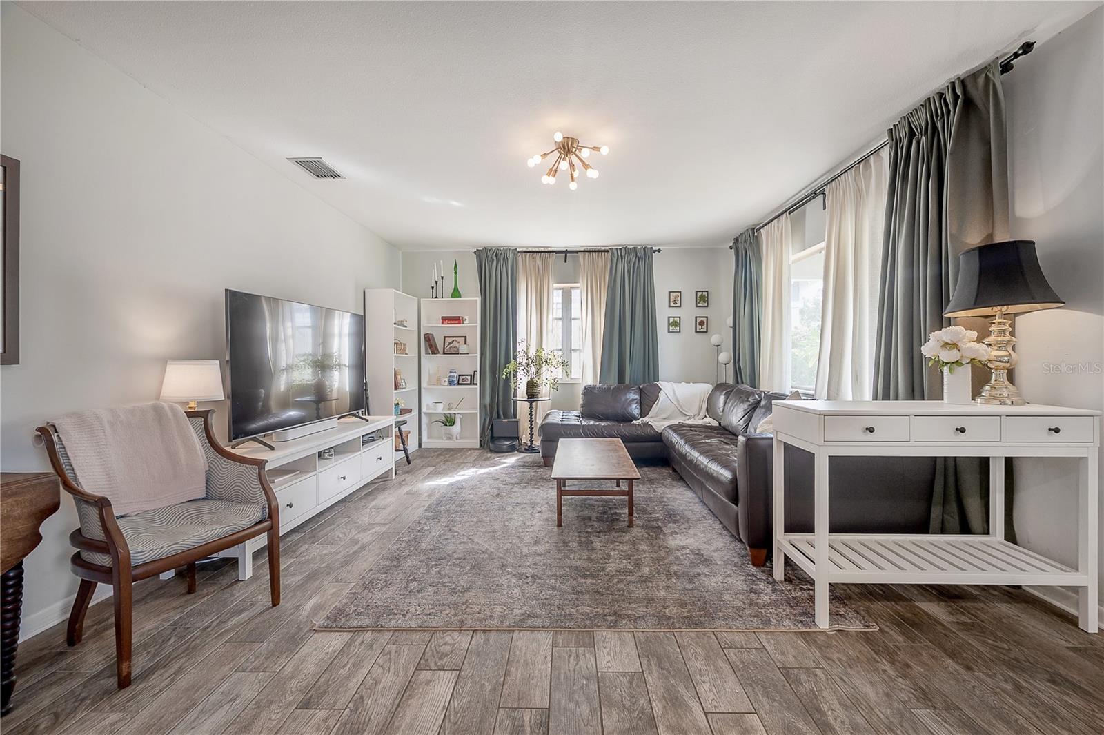RIVERSIDE NORTH - Residential
