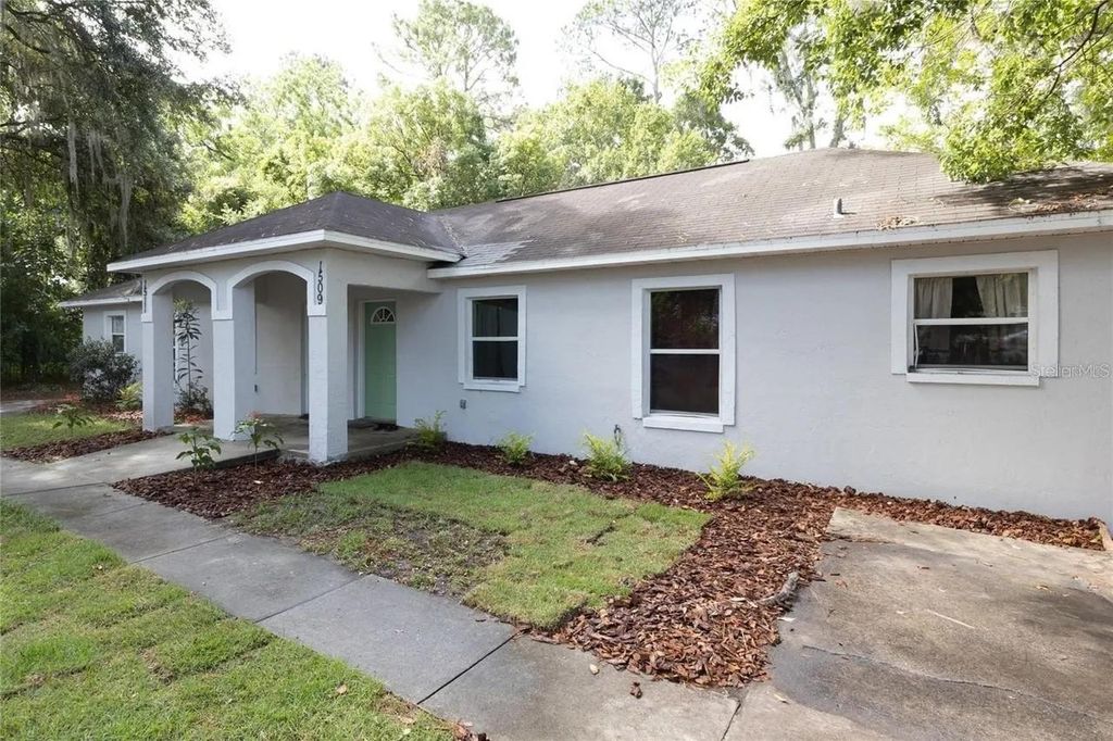 Photo of 1511 NE 5th Ave, Gainesville, FL 32641 (MLS # GC539885)