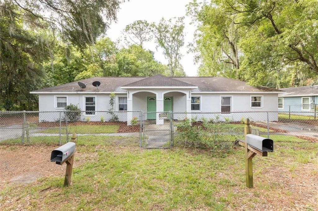 Photo of 1511 NE 5th Ave, Gainesville, FL 32641 (MLS # GC539885)
