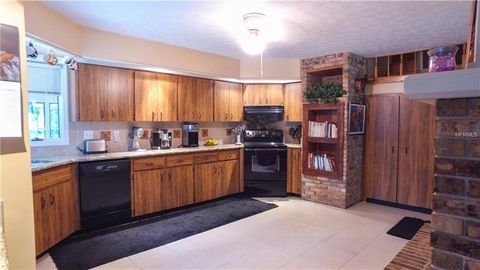 A home in LAKELAND