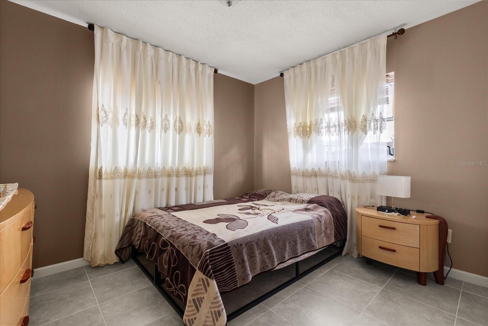 SKY LAKE OAK RIDGE SEC - Residential