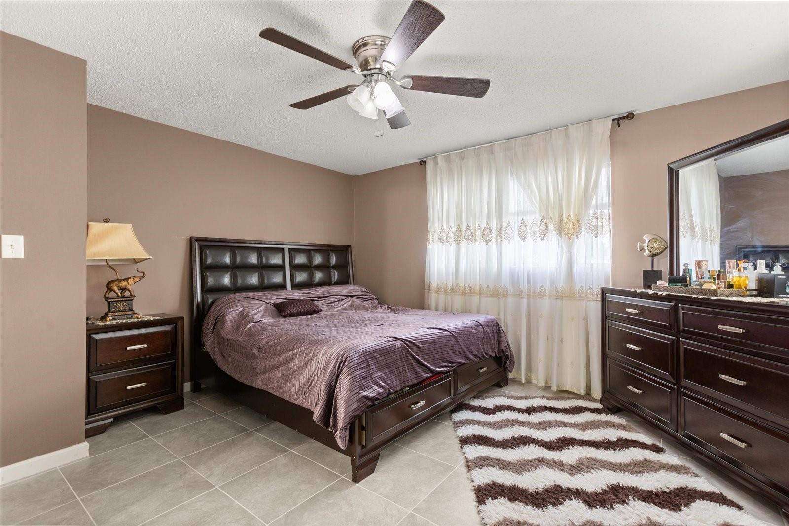 SKY LAKE OAK RIDGE SEC - Residential