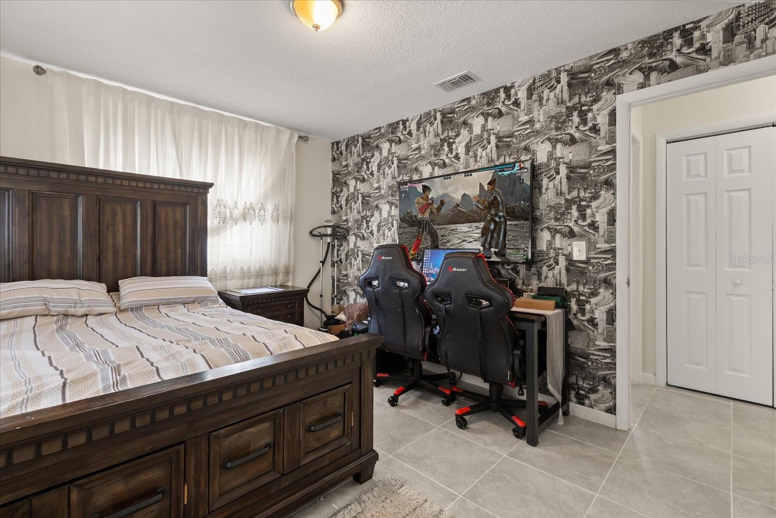 SKY LAKE OAK RIDGE SEC - Residential