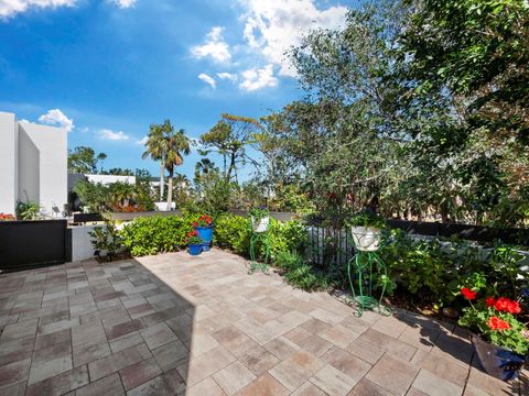 A home in LONGBOAT KEY