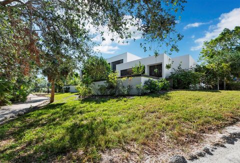 A home in LONGBOAT KEY