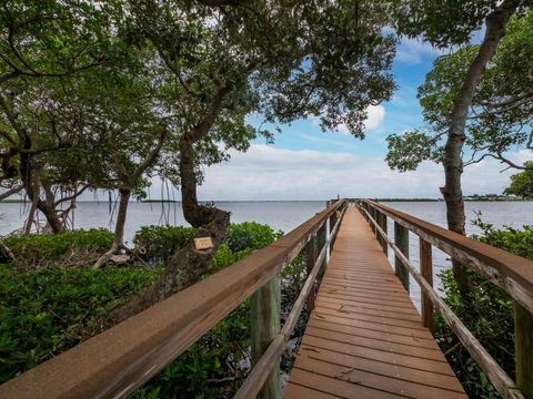 A home in LONGBOAT KEY