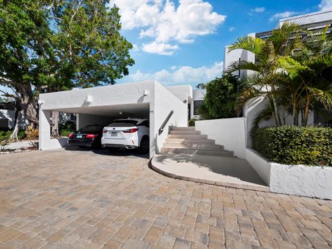 A home in LONGBOAT KEY