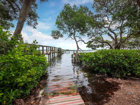 A home in LONGBOAT KEY