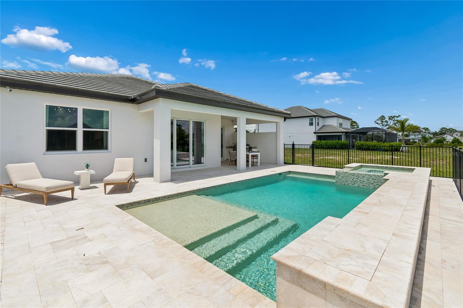 1741 LUGANO CIRCLE