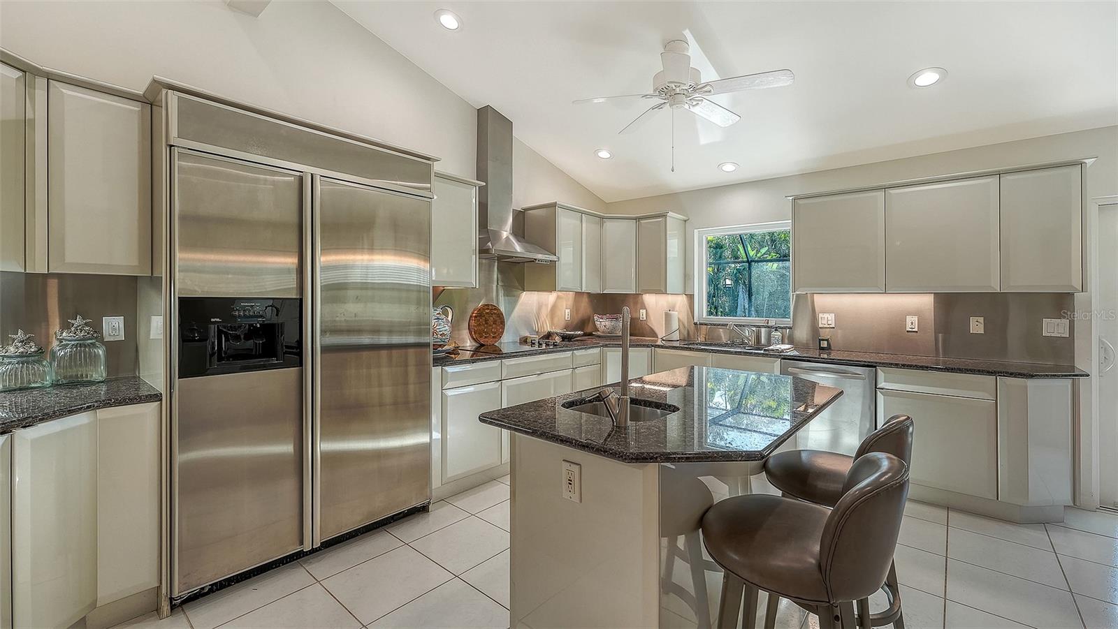 BAY ISLES - Residential