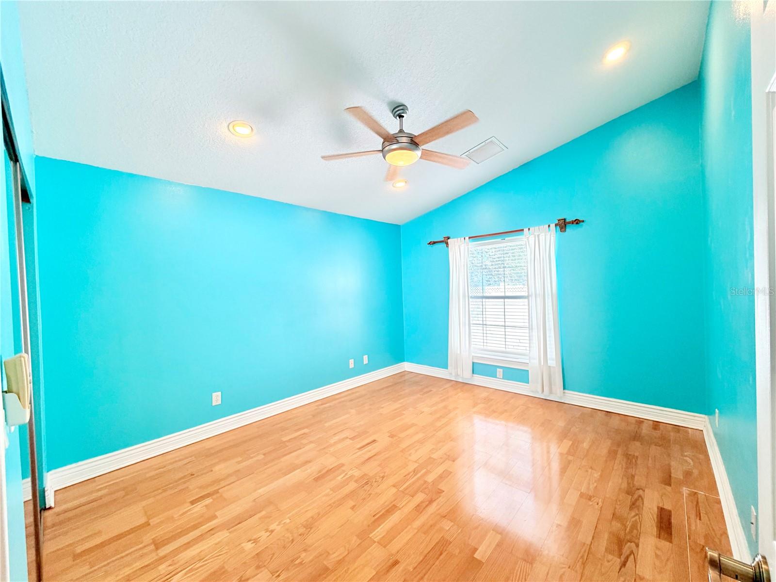 LOFTY PINE ESTATES - Residential