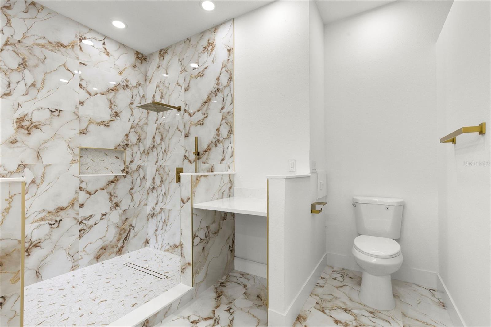 UNIT 10 HLNDS - Residential