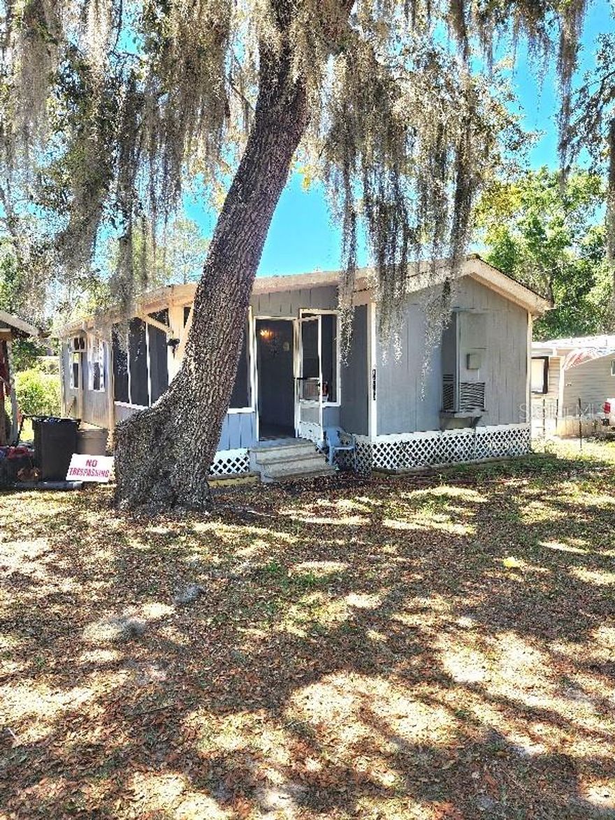 This little 2/2 is right in the middle of the Ocala State forest, if hunting,fishing,the springs you name it if you love the outdoors this might be a great little property for you.Whether you want to use it as a rental or just a weekend getaway spot or even just tired of the rat race this is a nice place to escape to. Priced to sell!!!!!!!!