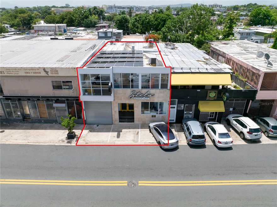 Prime Commercial Opportunity – Fully Renovated | 4,024 SF | 2 Levels

Strategically located on Ave. Américo Miranda, this fully remodeled two-level commercial property offers 4,024 sq. ft. of versatile space on a 250 m² lot. Currently operating as a boutique, it’s ideal for retail, office, or mixed-use purposes. The property also includes a separate one-bedroom apartment, providing additional flexibility for personal use or rental income.

Energy efficiency is enhanced with fully paid solar panels, offering long-term operational savings. High visibility, easy access, and a central location make this an excellent investment opportunity.

Key Features:

4,024 SF of construction

250 m² lot

Two fully renovated levels

Boutique space currently in operation

One-bedroom apartment

Paid solar panels

Excellent exposure and accessibility