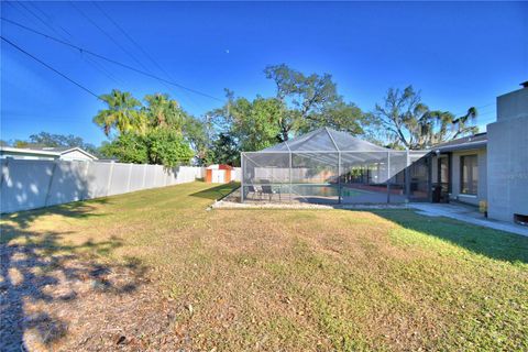 A home in LAKELAND