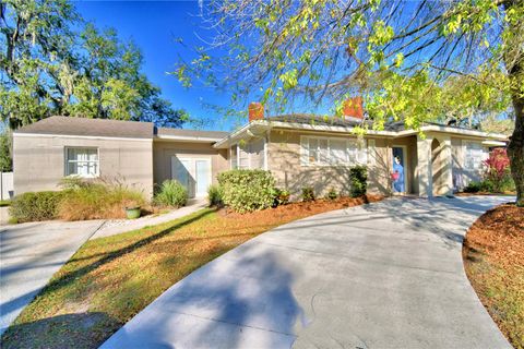 A home in LAKELAND