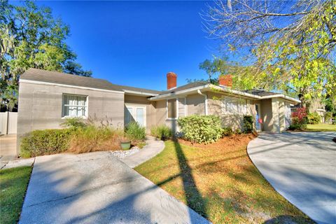 A home in LAKELAND