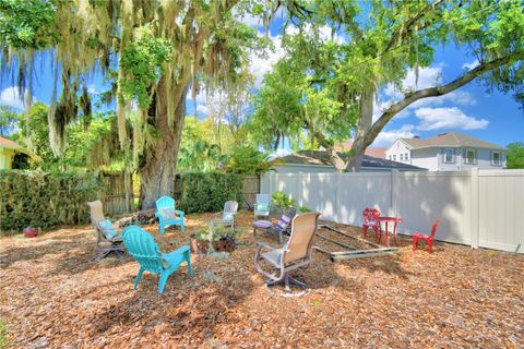 A home in LAKELAND