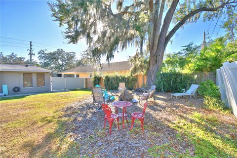 A home in LAKELAND