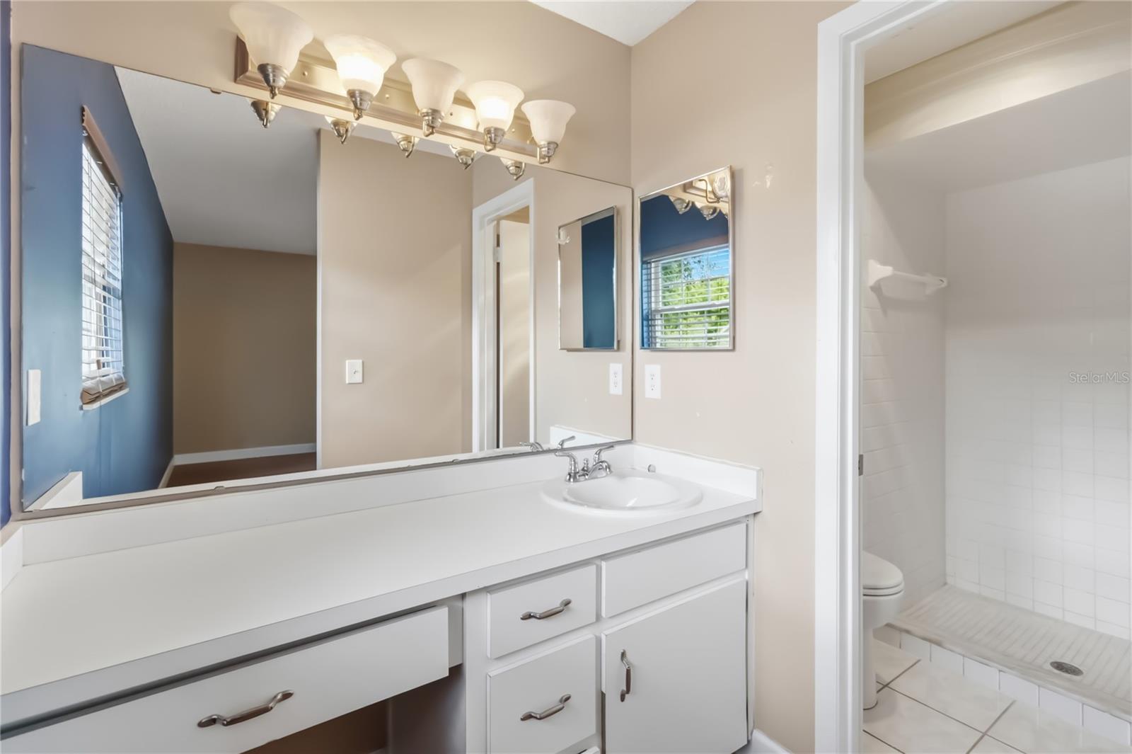 RAINTREE PLACE PH 01 - Residential Lease