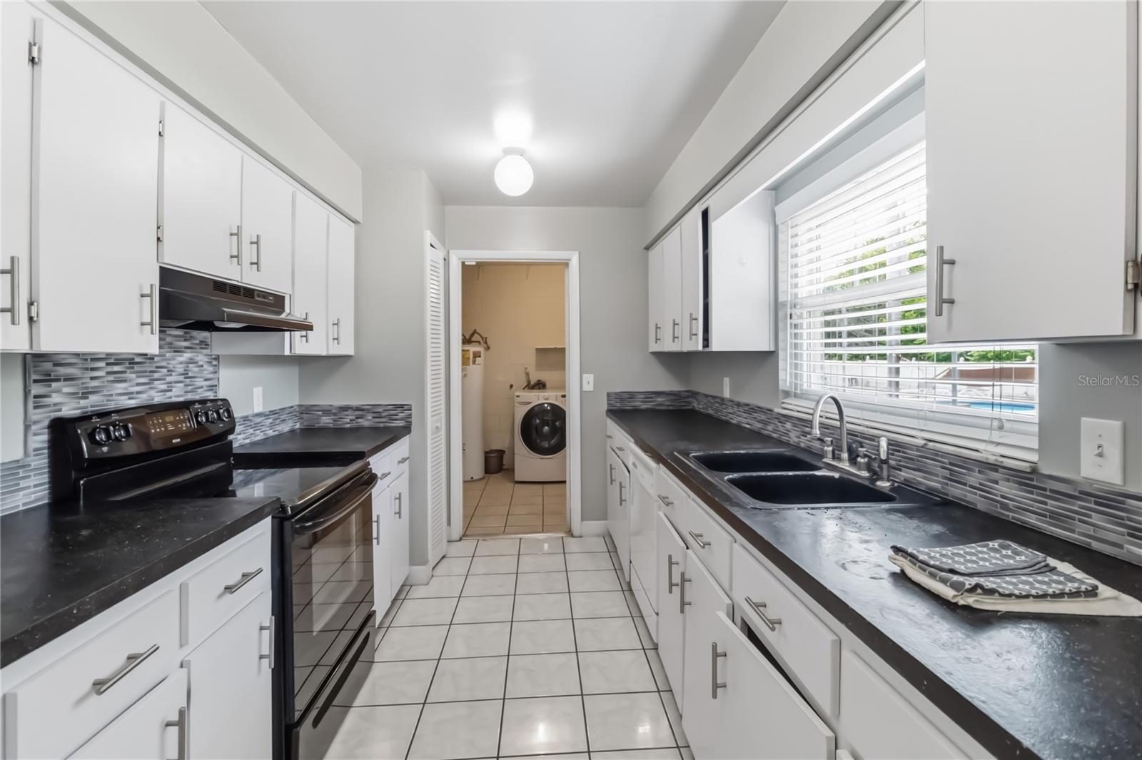 RAINTREE PLACE PH 01 - Residential Lease