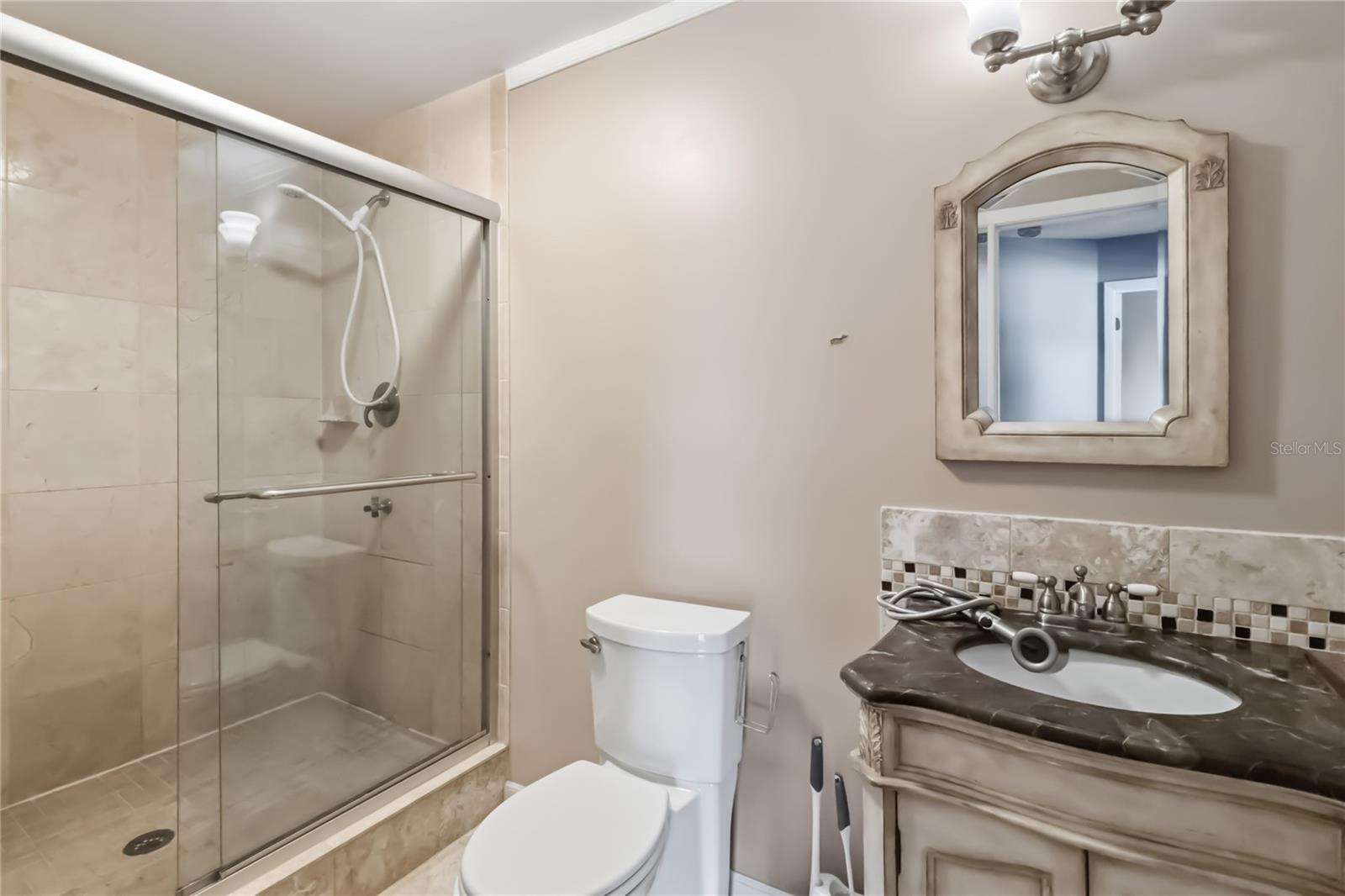 RAINTREE PLACE PH 01 - Residential Lease