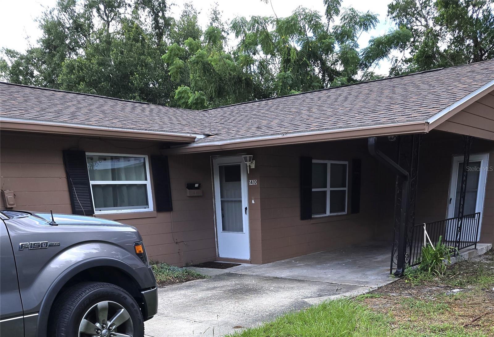 This home has a security deposit-free option.
Just renovated throughout. Fresh Paint and new floors and spacious living area. Brand new windows for energy efficiency and newer AC system. Single car Carport and inside Laundry hookups. All Sand Dollar Property Management residents are enrolled in the Resident Benefits Package (RBP) for $50.00/month (included in the quoted rent) which includes renters insurance, HVAC air filter delivery, and credit building to help boost your credit score with timely rent payments, rent day rewards, $1M Identity Protection, move-in concierge service making utility connection and home service setup a breeze during your move-in, our best-in-class resident rewards program, 24/7 Maintenance Coordination and much more.