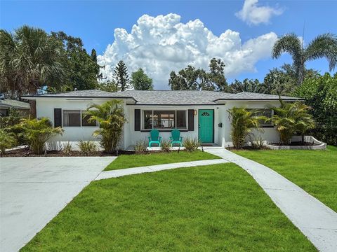 Photo of 707 63rd Avenue S, St Petersburg, FL 33705 (MLS # O6327070)