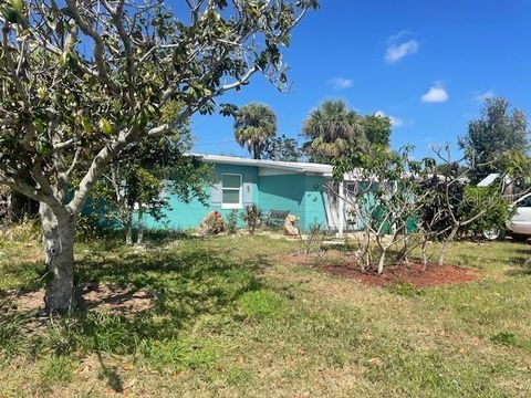 Photo of 540 Palmetto Drive NE, Port Charlotte, FL 33952 (MLS # A4642994)