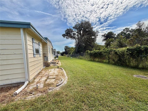 Tiny photo for 113 Pyracantha Lane, Leesburg, FL 34748 (MLS # G5118499)