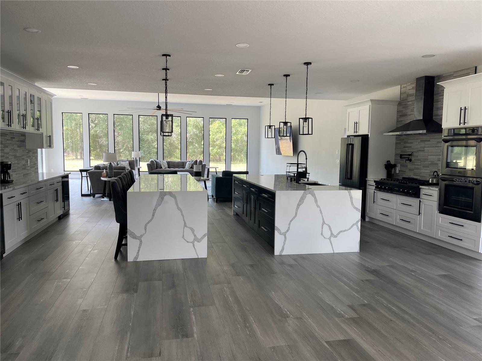 2518 SUNSET LANE