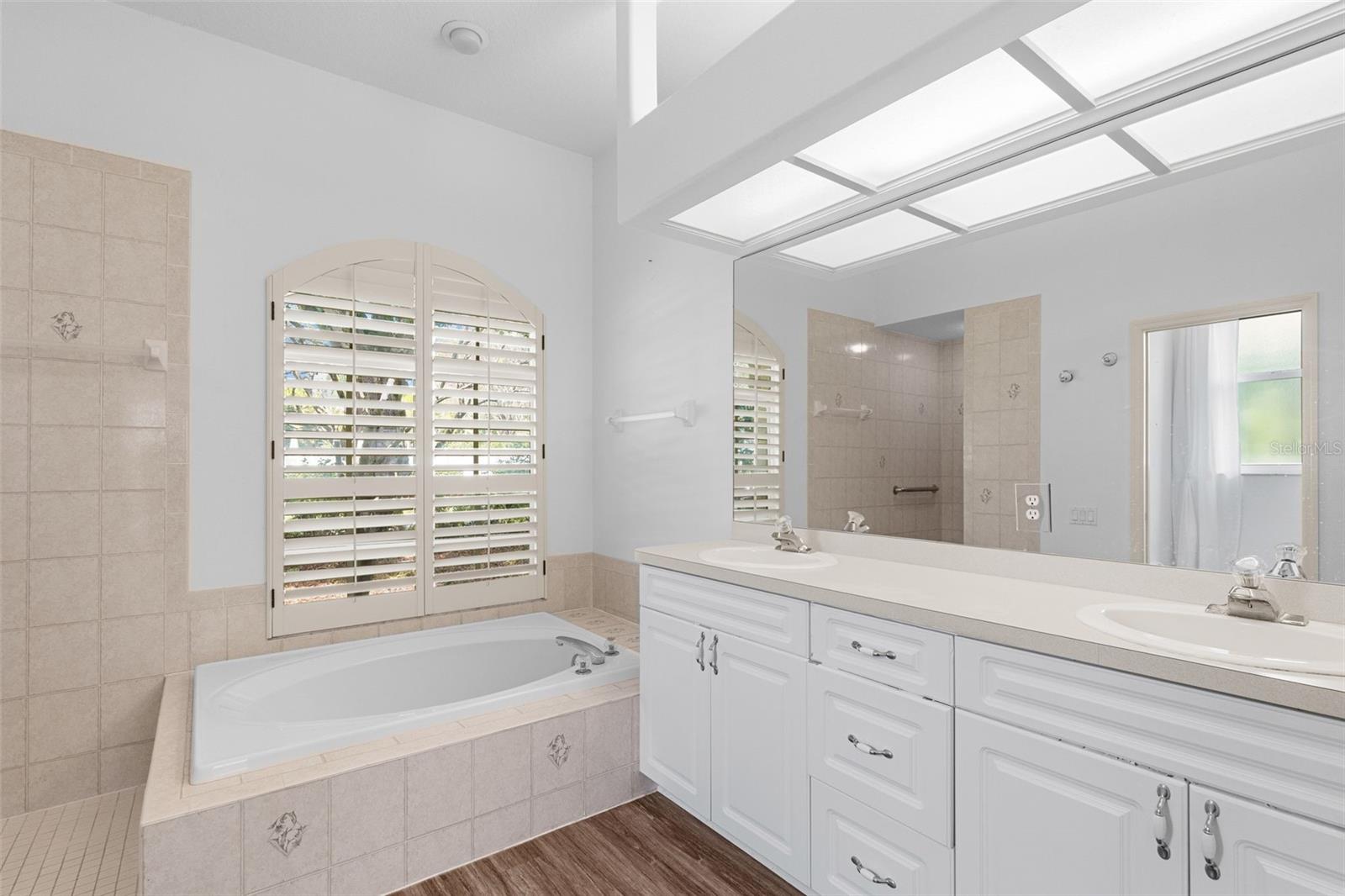 RIVER WOODS PH II - Residential