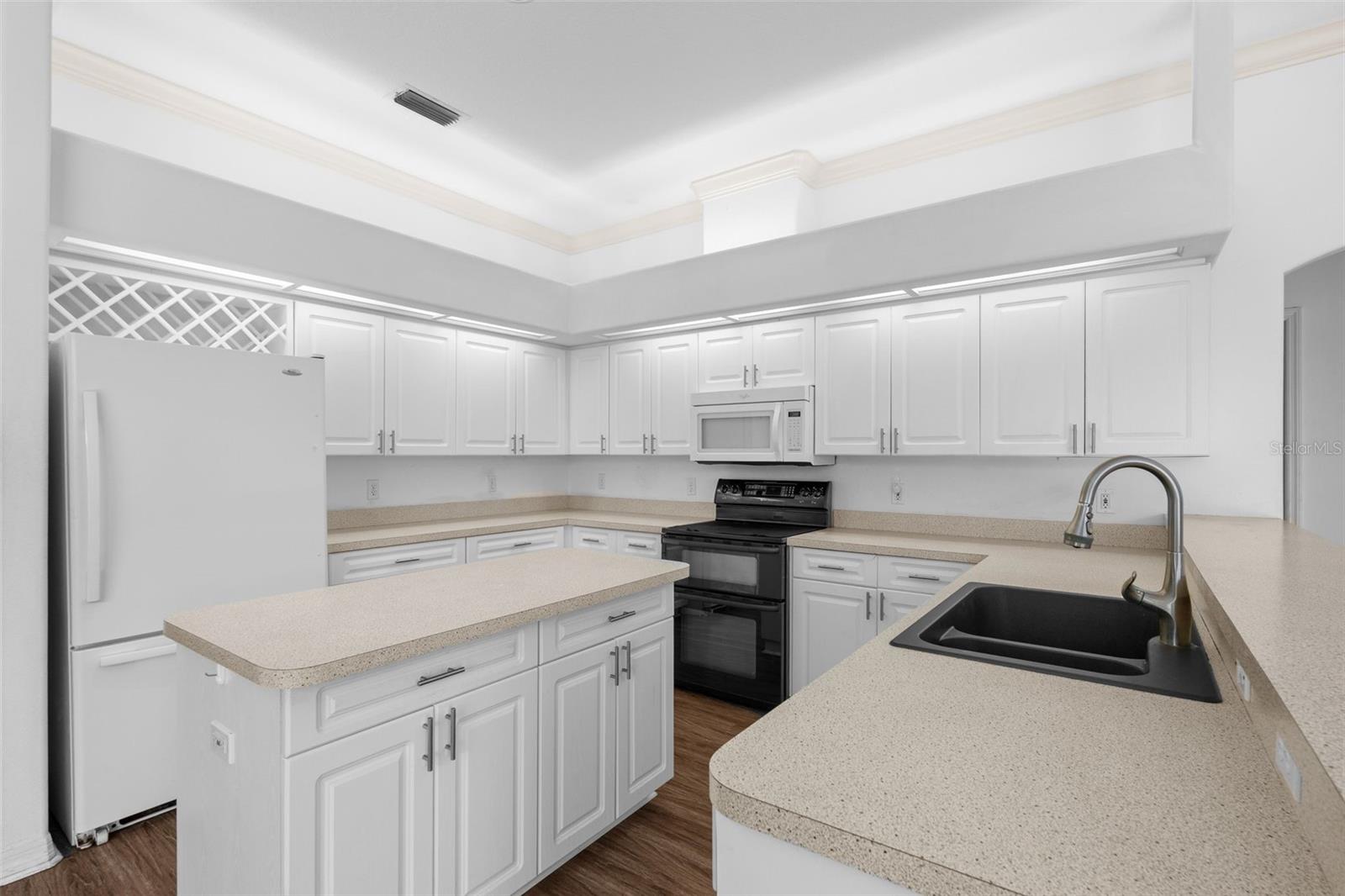 RIVER WOODS PH II - Residential