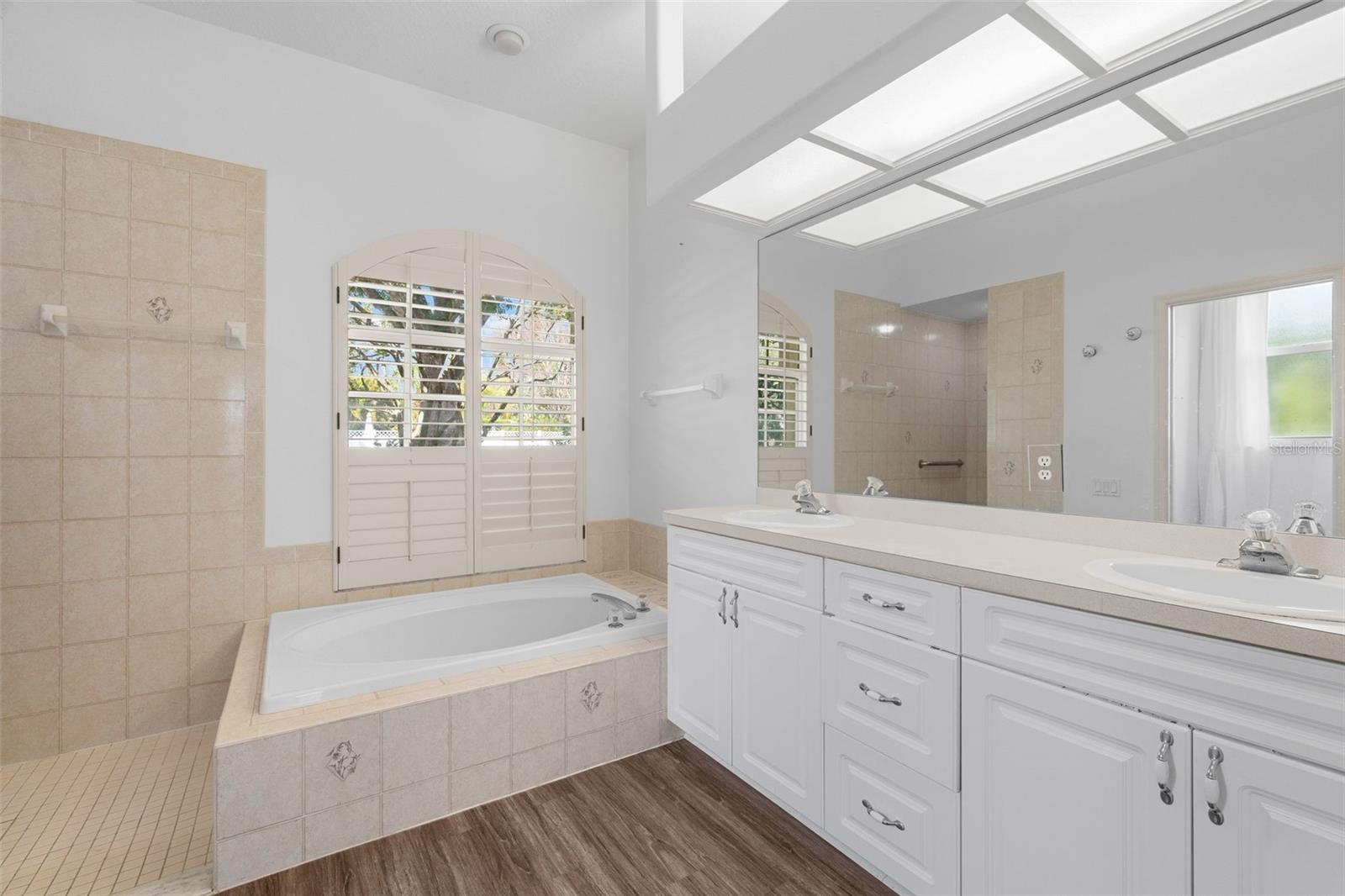 RIVER WOODS PH II - Residential